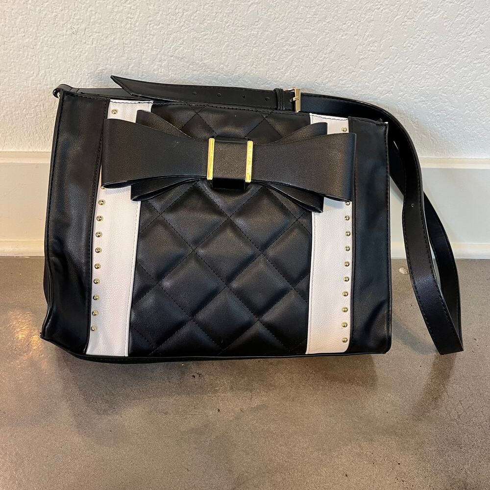 Betsey Johnson Black White Bow Quilted Handbag purse gold accent womens bag - Picture 2 of 13